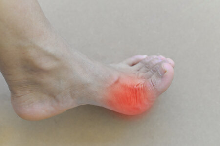 86790002_S_bunion_toe_pain_ball_foot.jpg